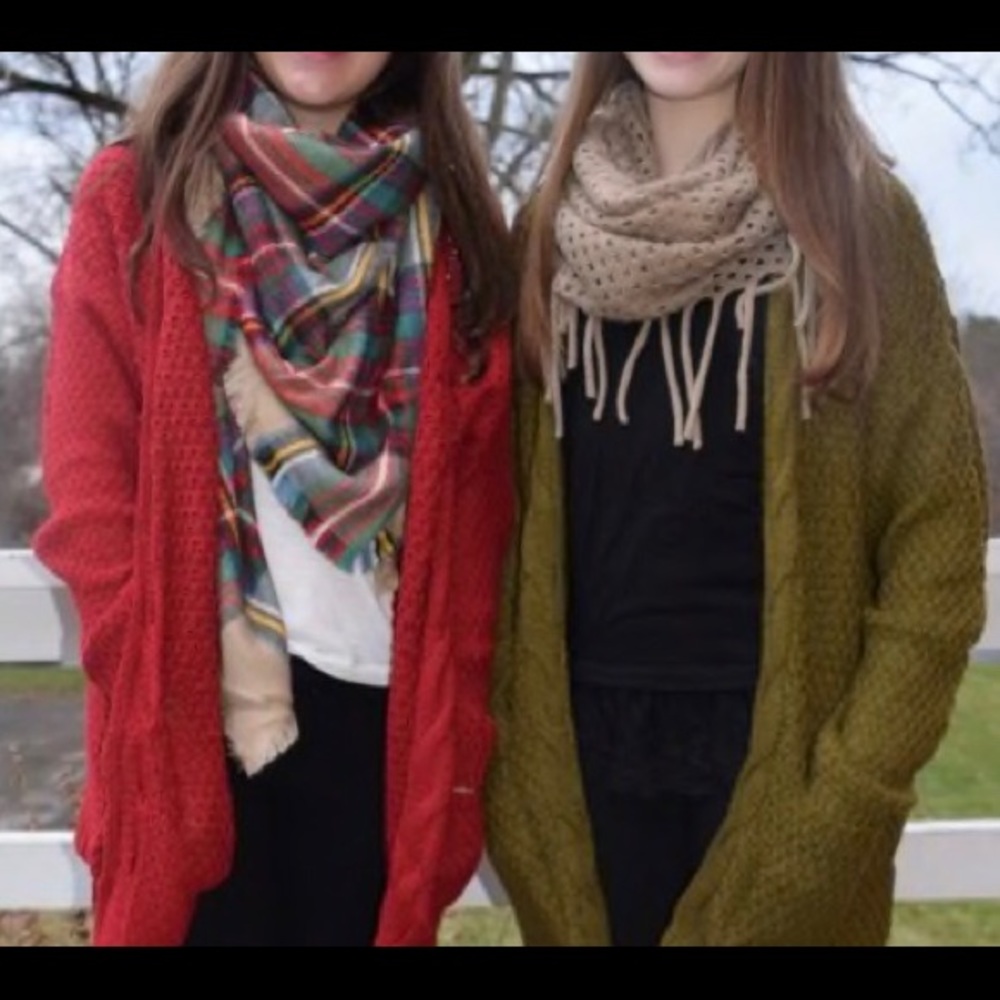 Cable knit pocket cardigan